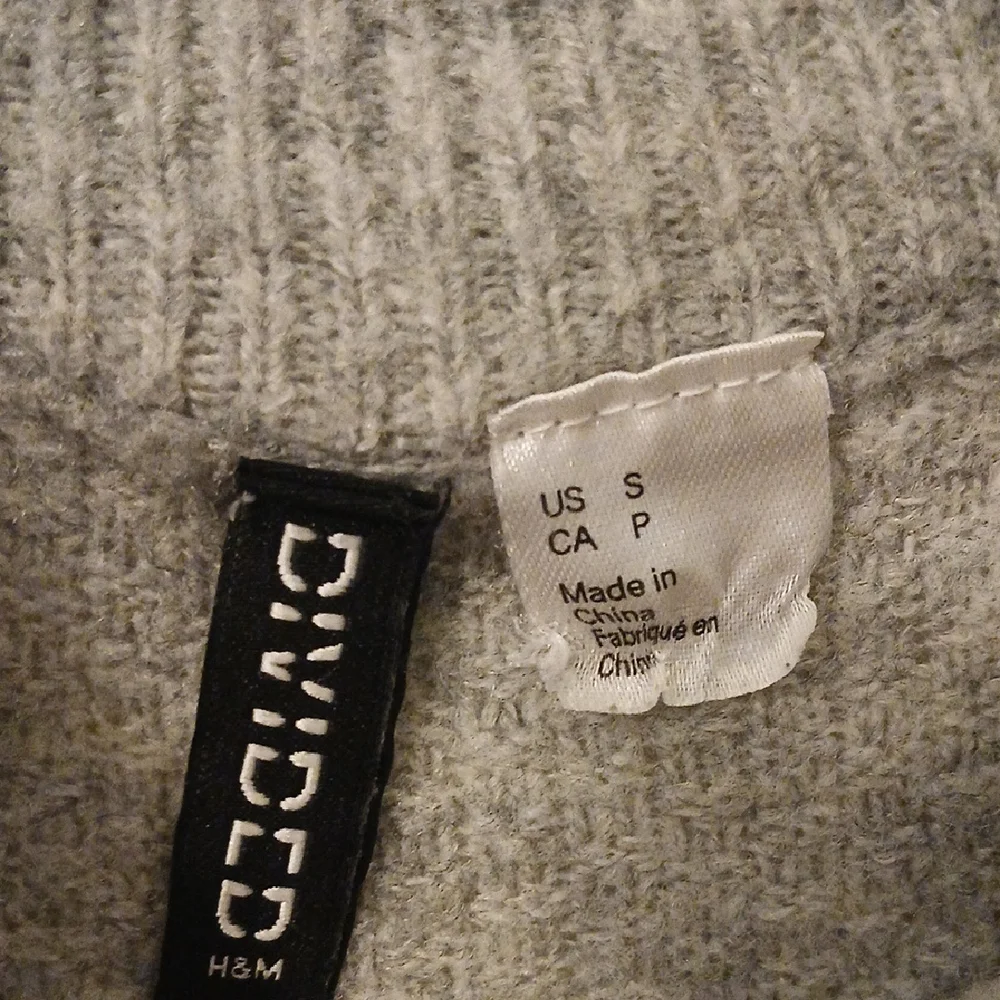 H & M Divided Gray Ruffled Sweater - Picture 2 of 8